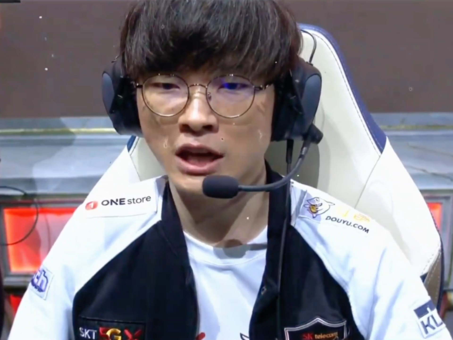 Faker迎来十二赛季出色发挥，G2观众热烈欢呼！