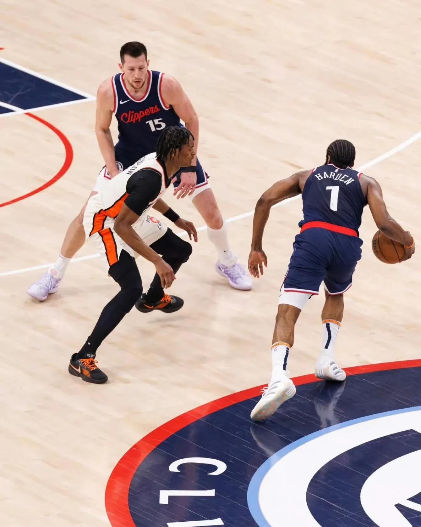 哈登焦点对战，Ning与80激战IG分钟，战术调整胜负难料！赛场气氛高涨的简单介绍