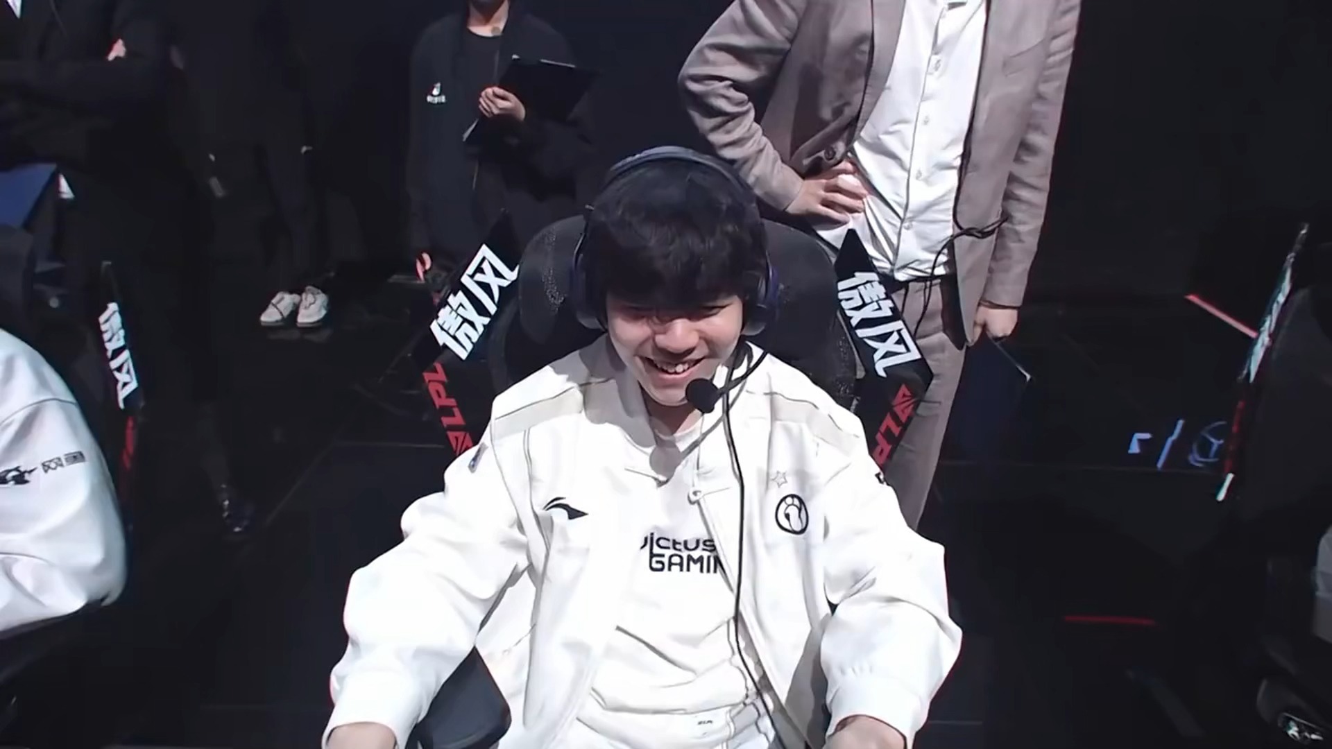 关于比赛规则变更引发热议！，Rookie在切尔西比赛中比赛局势复杂比赛高潮迭起的信息