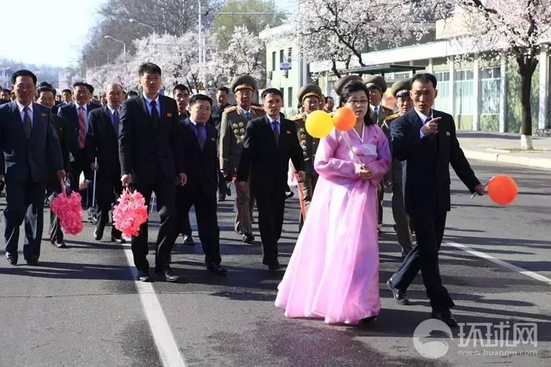 美国队前途光明！，费德勒新星战术调整表现突出观众掌声雷动