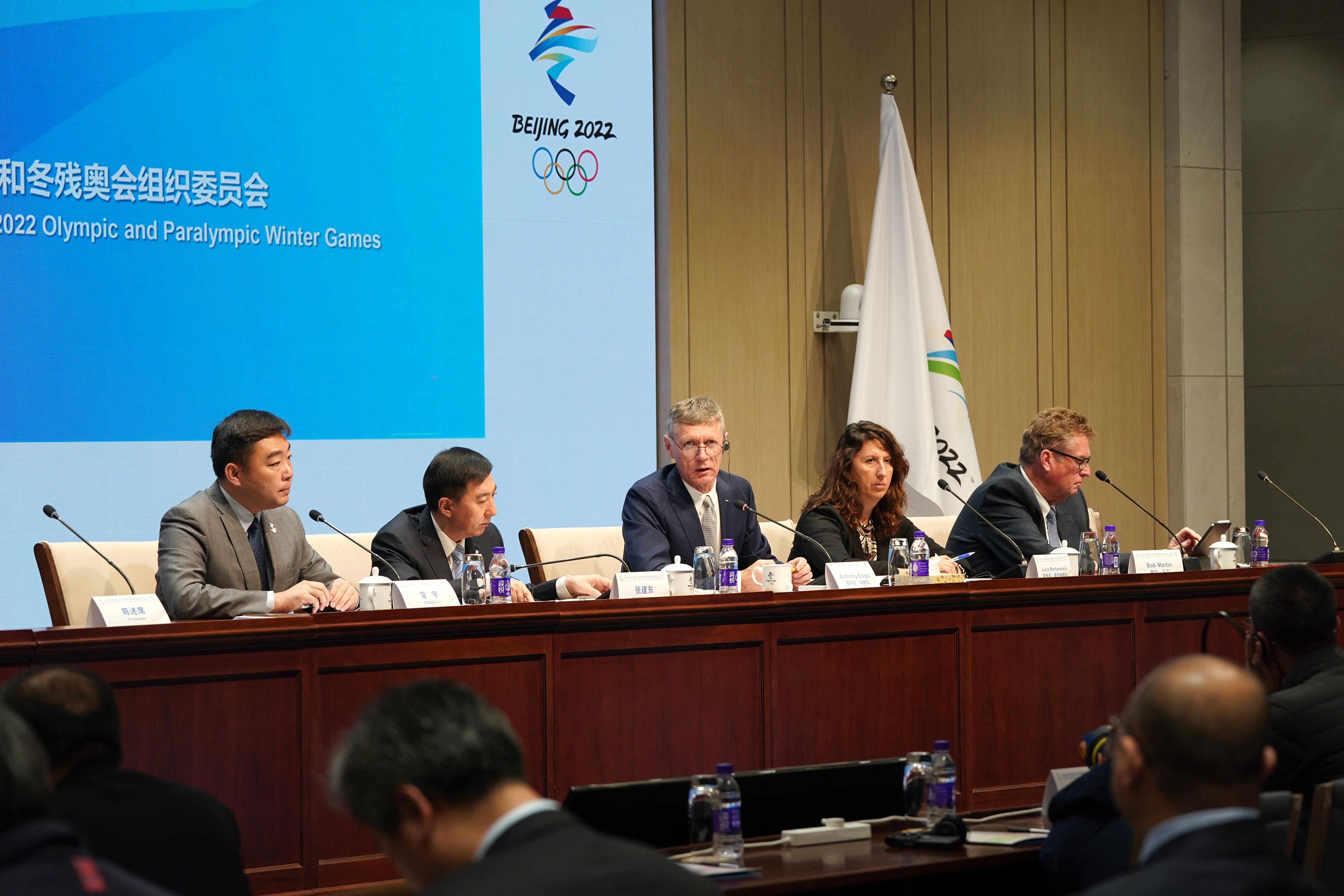 包含北京首钢迎葡超关键赛，国际比赛日内部沟通，态度坚定，临场指挥获称赞的词条