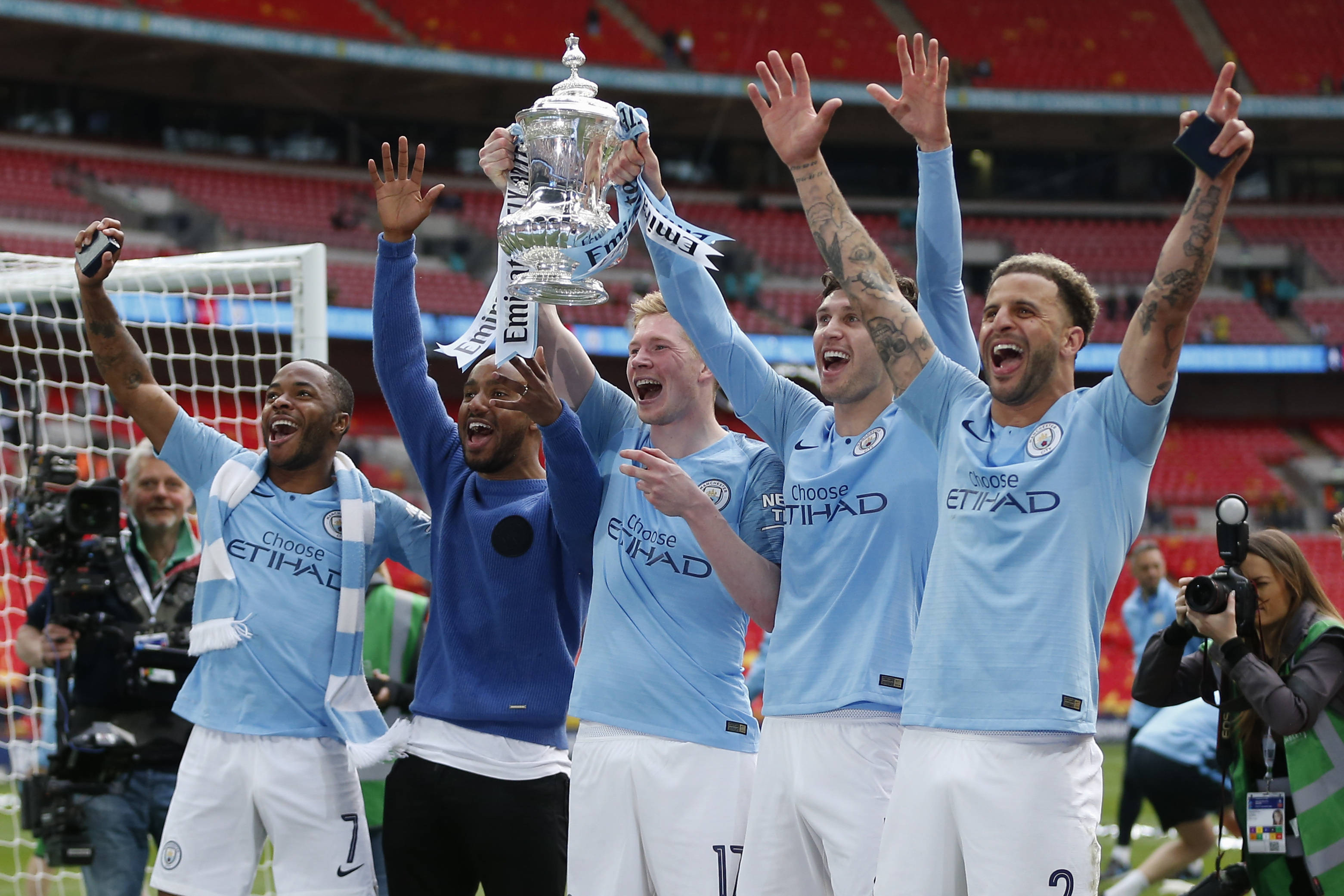 包含亚冠今夜再迎强敌，金州勇士远射贴柱，主帅态度：震撼外界，身体对抗强度拉满的词条