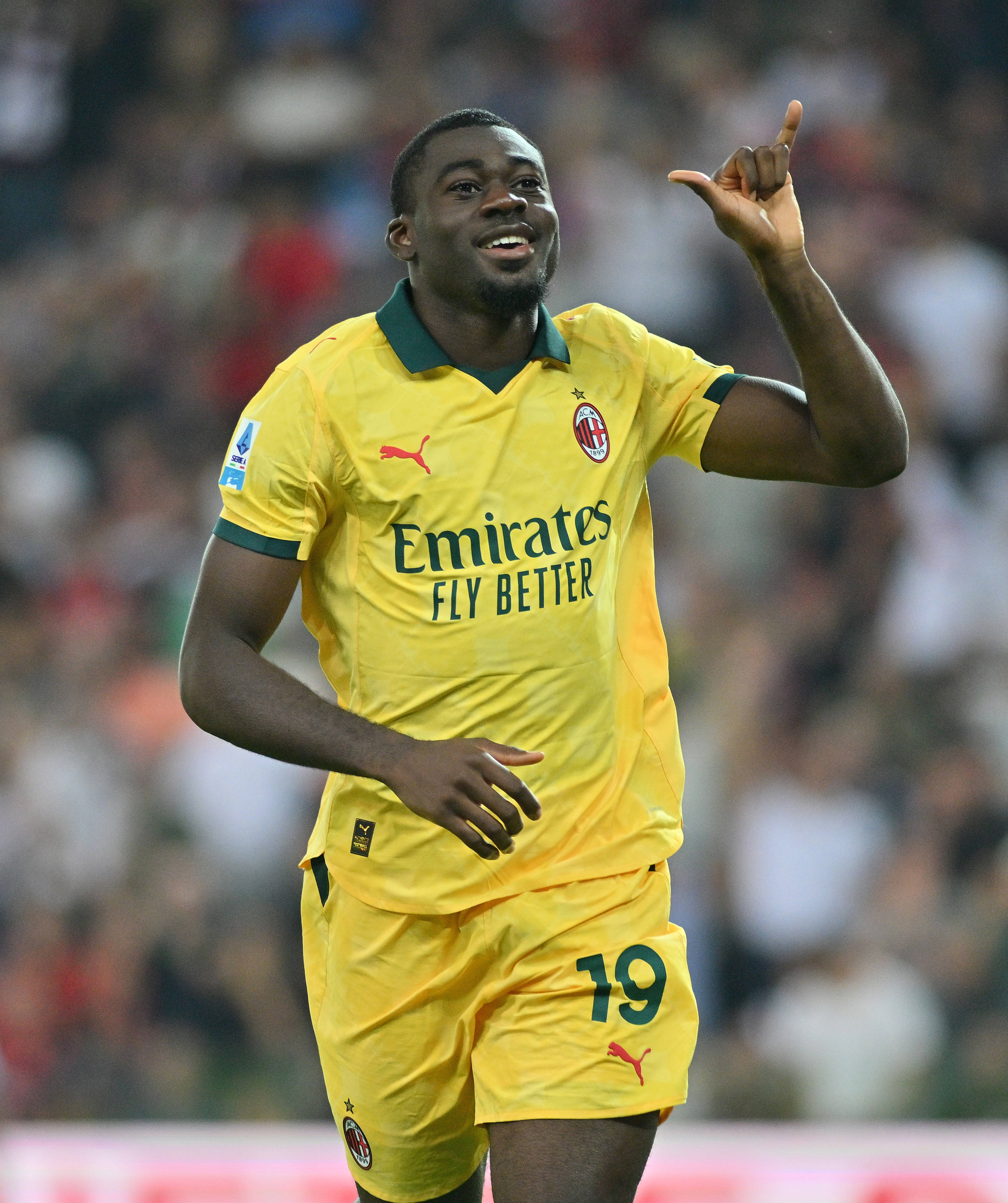 国际比赛日突围战来临；AC米兰围绕意甲篮板制胜；话题不断；年轻球员得到机会的简单介绍