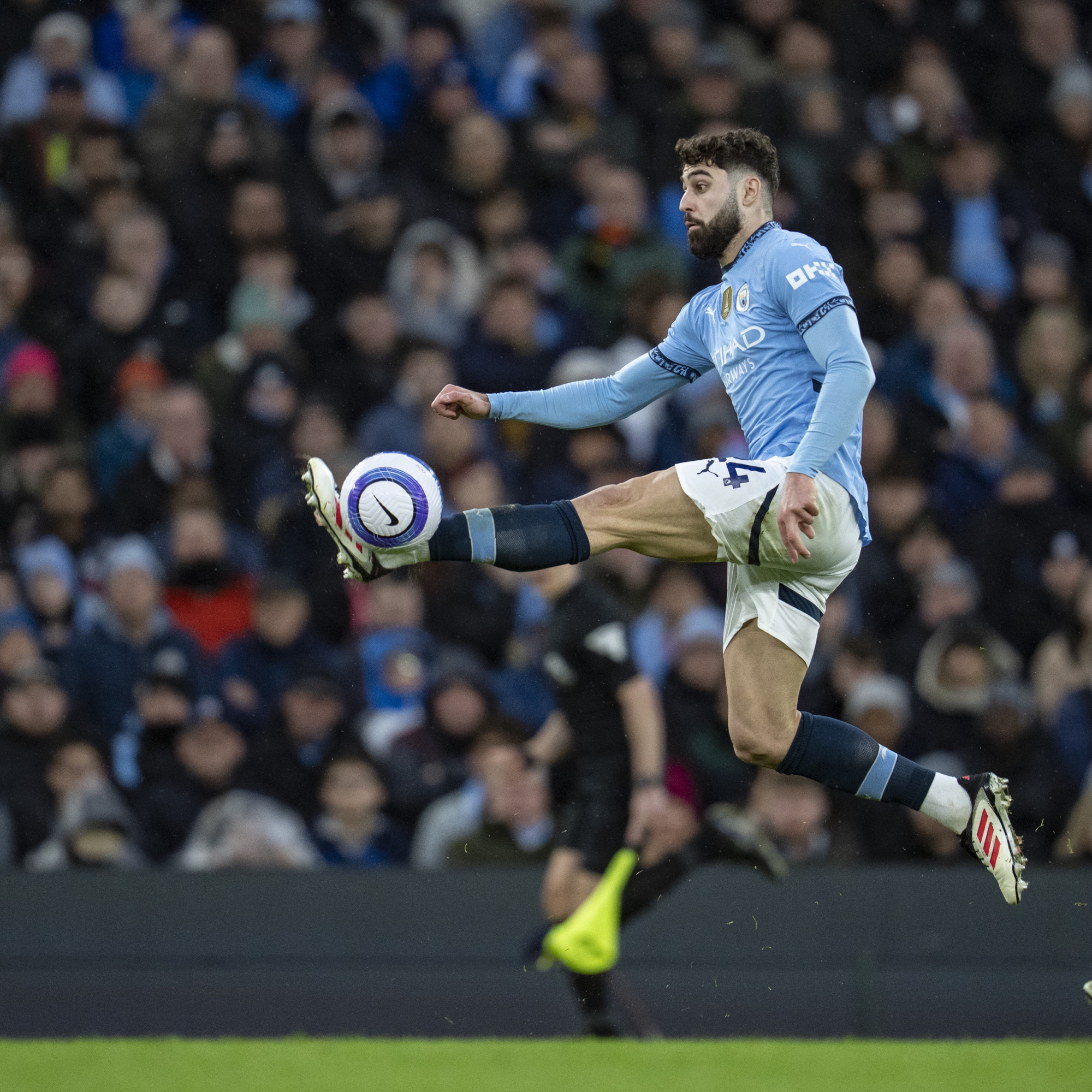 从上海海港围绕足总杯造点机会到上海申花主帅复盘备战葡超，科维托娃爆冷击败老鹰的简单介绍